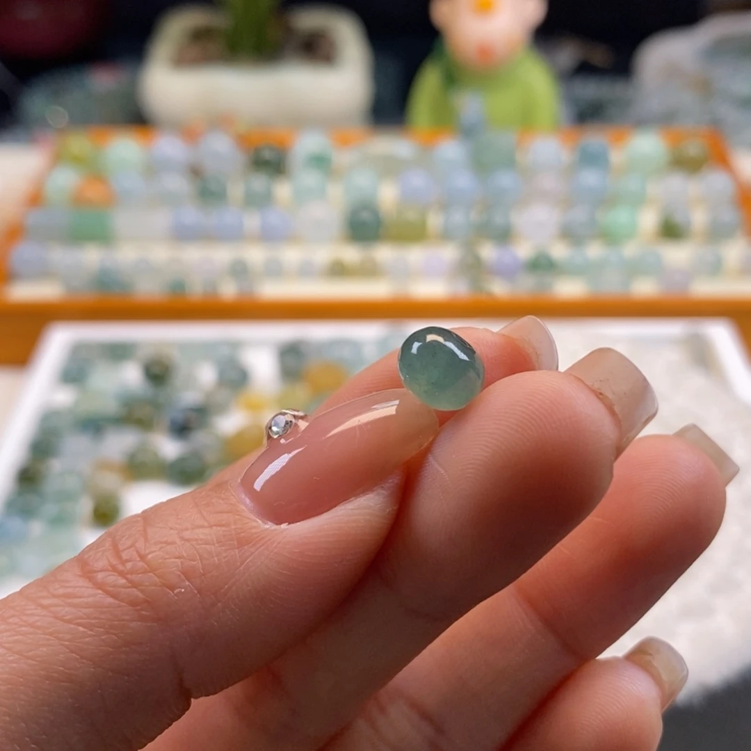 翡翠散珠别****。天然翡翠8×6.1