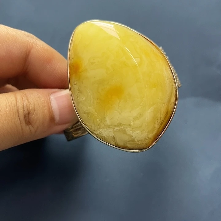 琥珀未镶嵌裸石手镯