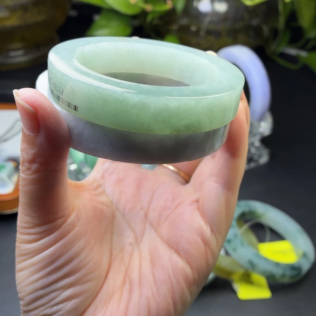 定制翡翠未镶嵌翡翠手镯