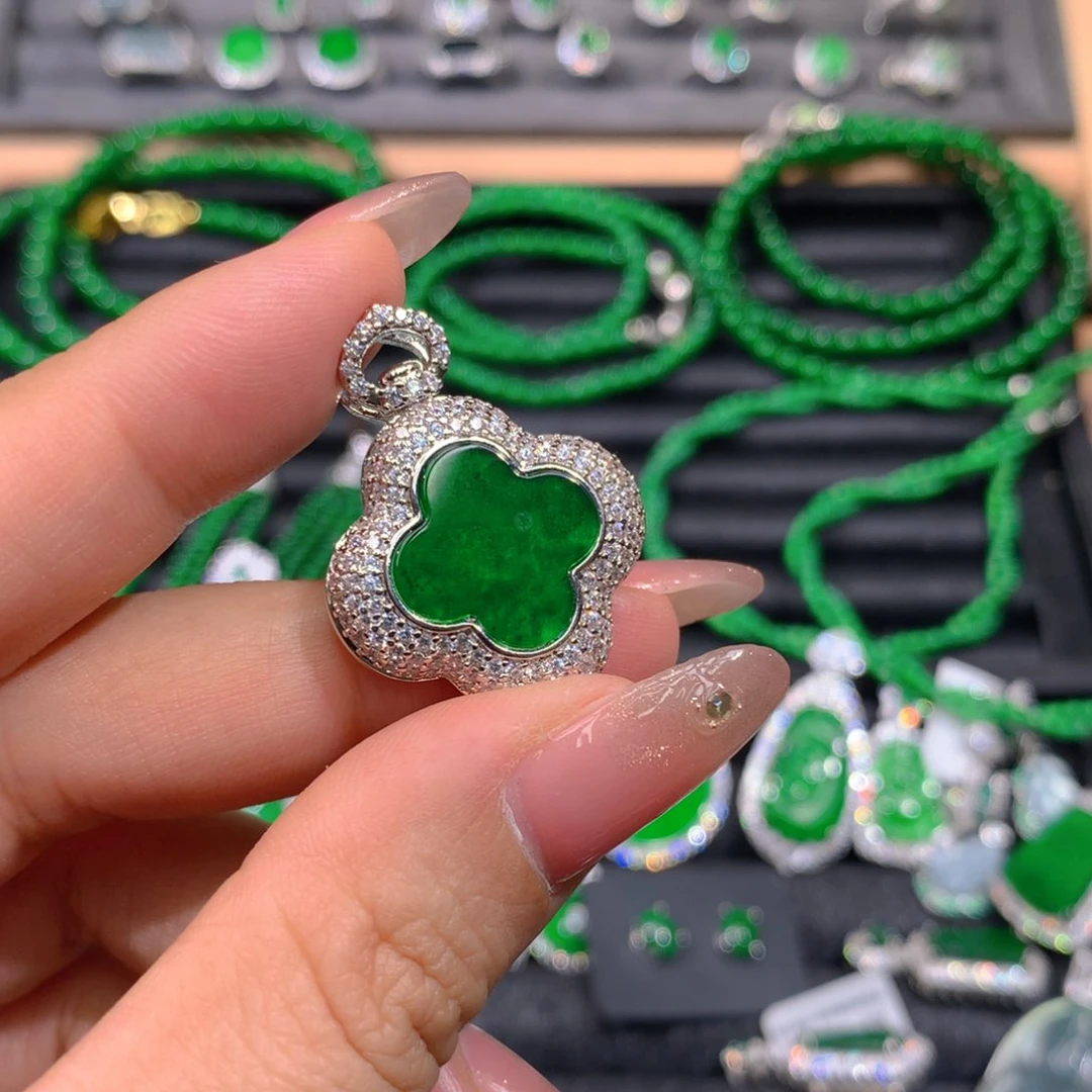 翡翠耳饰未镶嵌天然