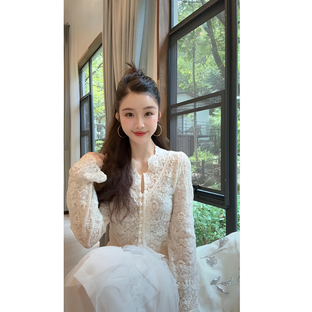 洋洋优选-时尚新品百搭重工刺绣蕾丝V领单排扣衬衣开衫女 YY70666