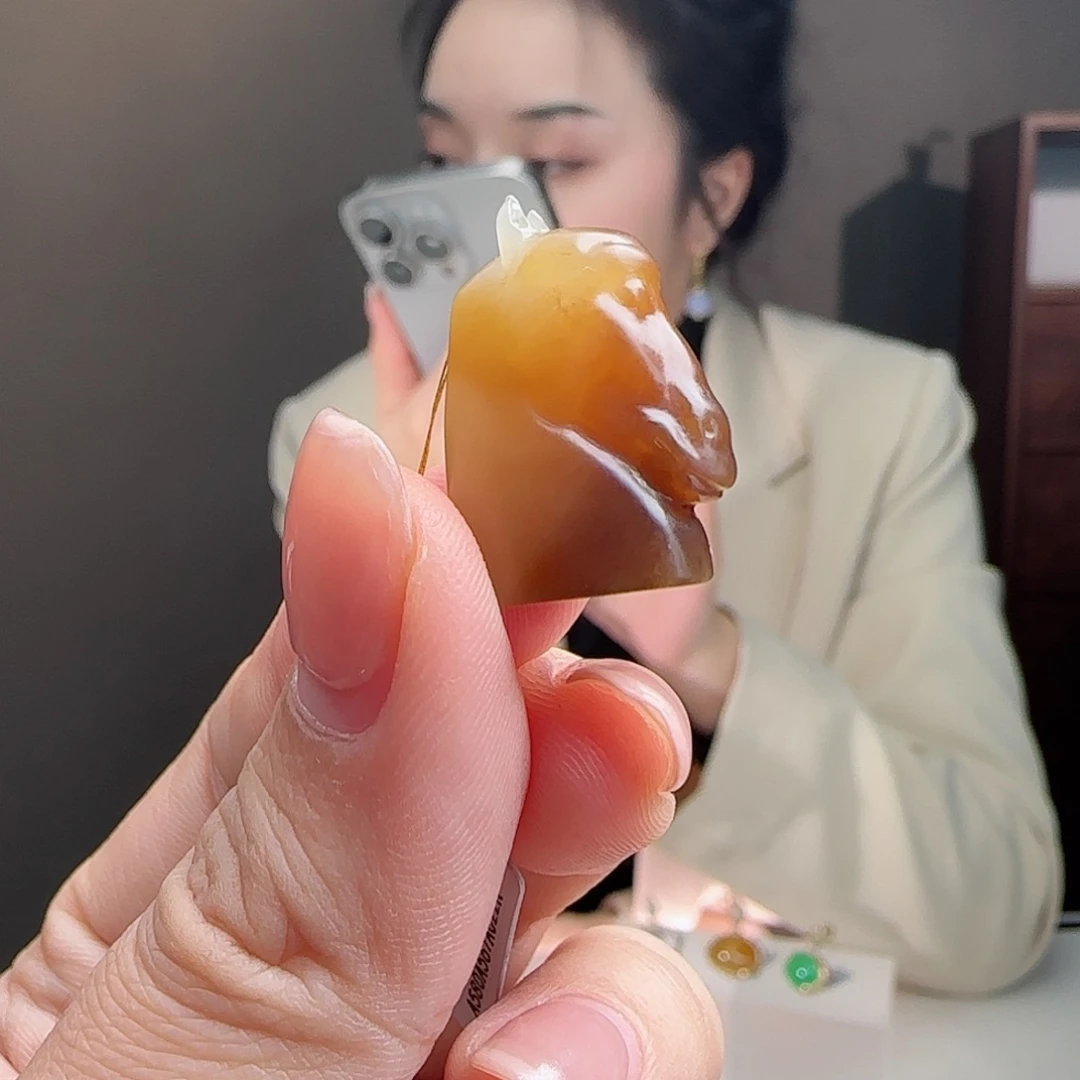 和田玉（糖玉）未镶嵌颈饰马首