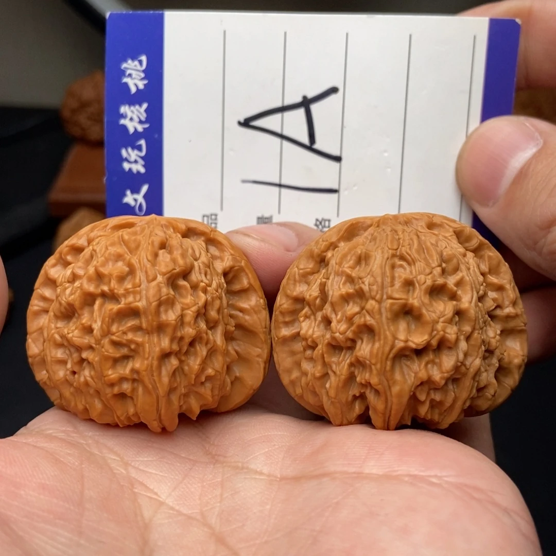 文玩核桃吊坠43白狮子