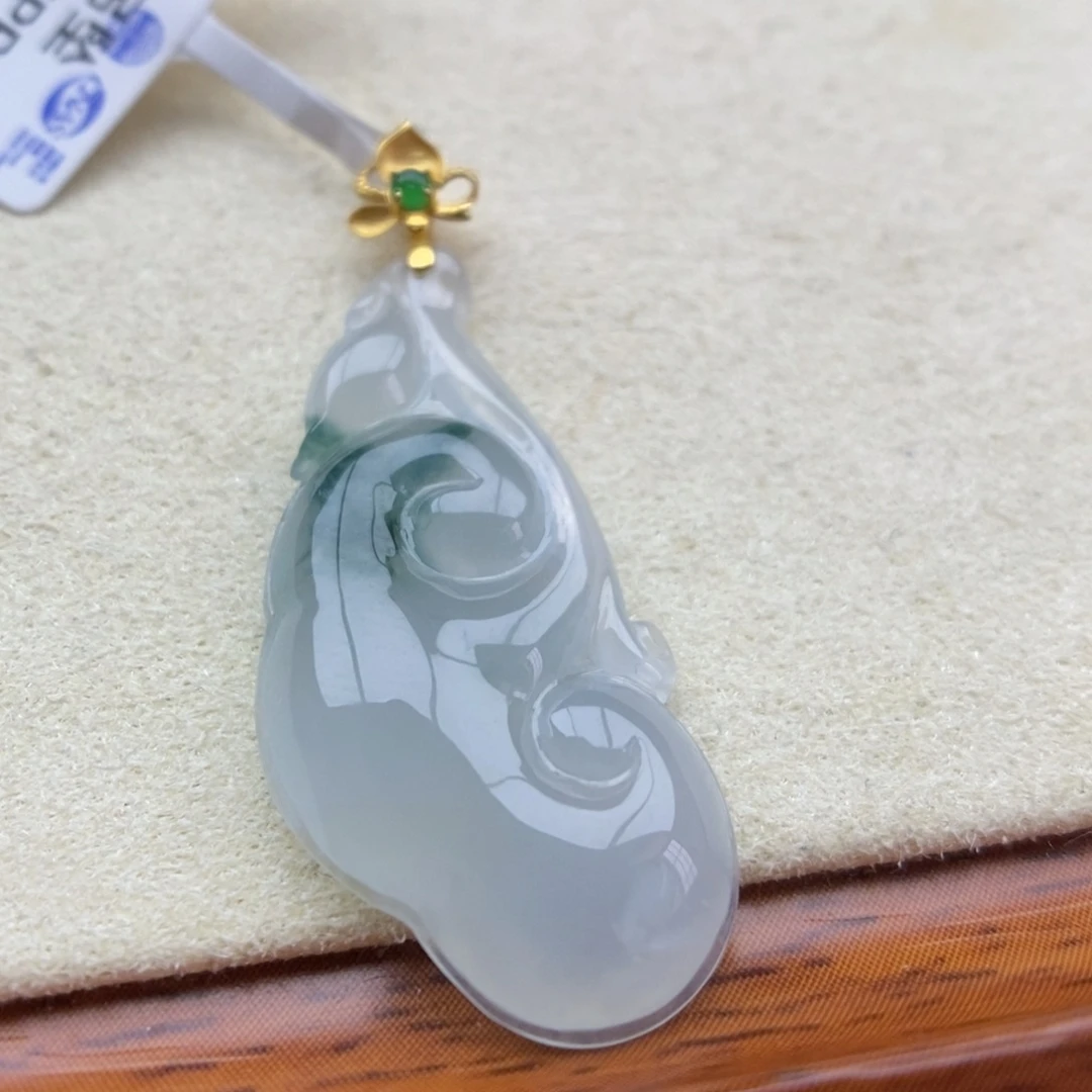 翡翠18K金镶嵌颈饰吊坠