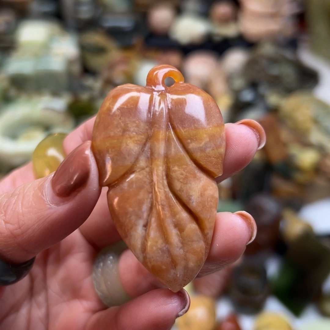 岫玉未镶嵌颈饰辽阳料叶子