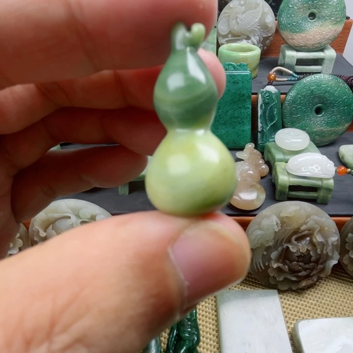 独山玉未镶嵌珠宝半成品