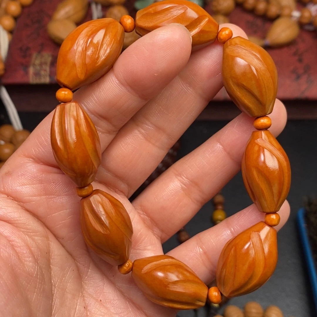 吊坠猴头核桃橄榄核雕