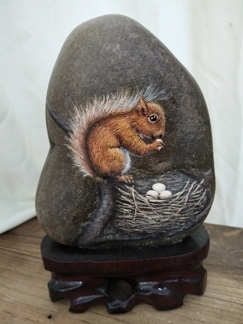 创意石头画松鼠摆件