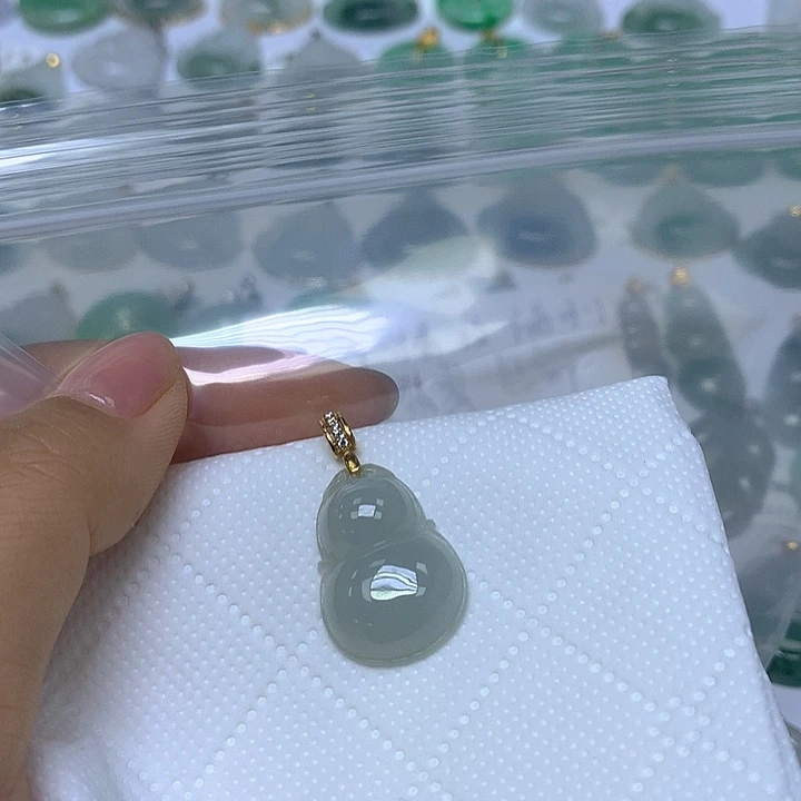 雨***@翡翠未镶嵌吊坠(不含链)