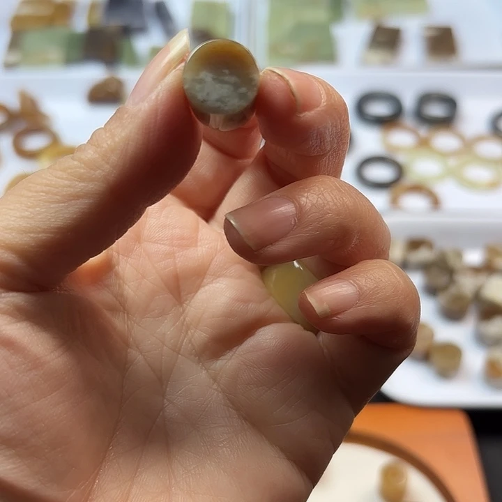 和田玉（糖玉）未镶嵌颈饰不退换福利款