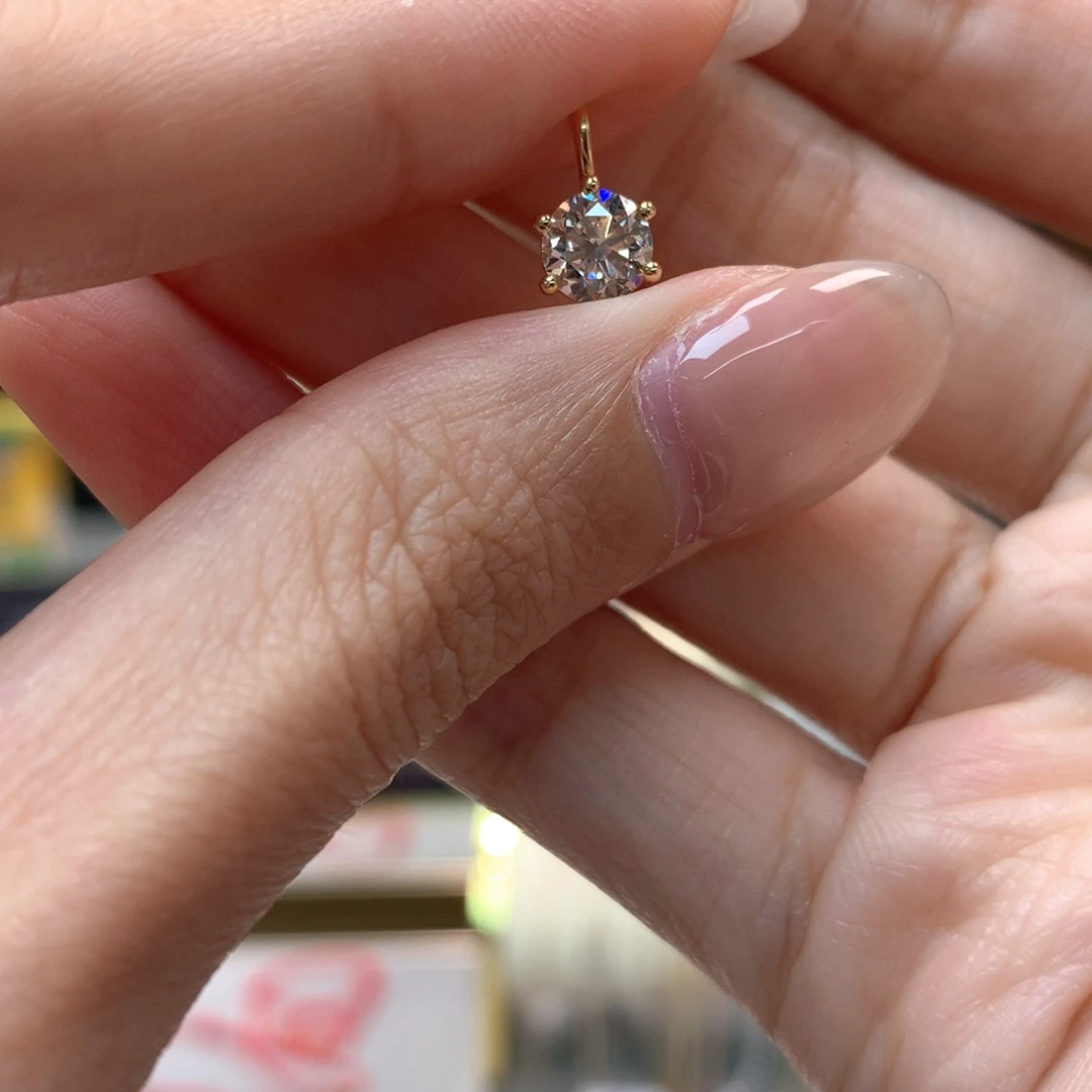 吊坠(不含链)钻石18K金镶嵌18k金天然钻石七十分吊坠