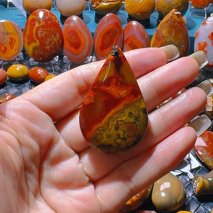 玛瑙/玉髓吊坠未镶嵌