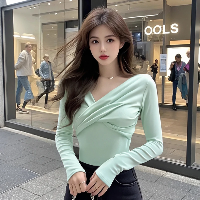 法式V领上衣2025新款女秋气质修身纯欲辣妹别致交叉设计长袖短T恤