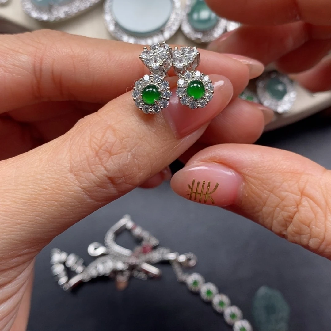 翡翠颈饰未镶嵌翡翠