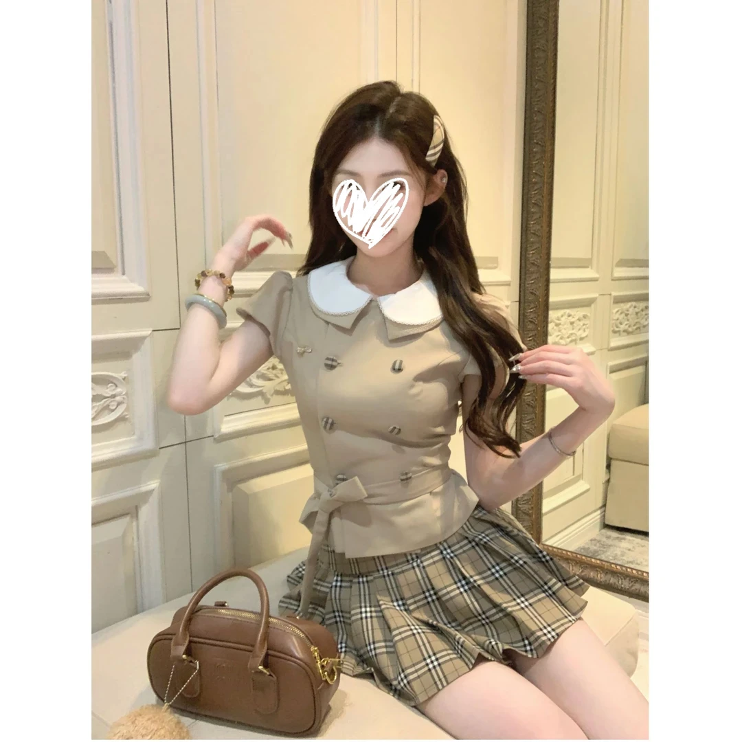 【奶杏格韵】撞色娃娃领短袖上衣显瘦格纹百褶裙套装