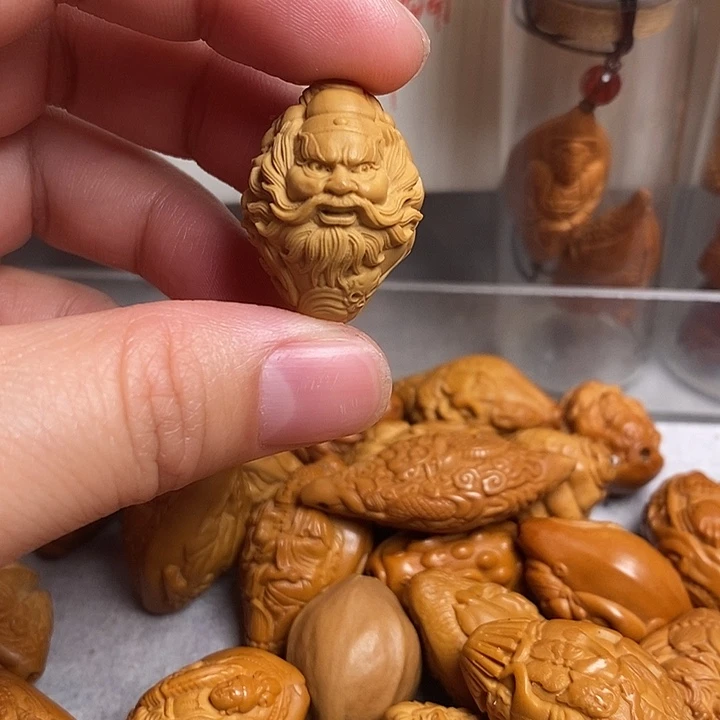 轩****橄榄核吊坠钟馗嫁妹