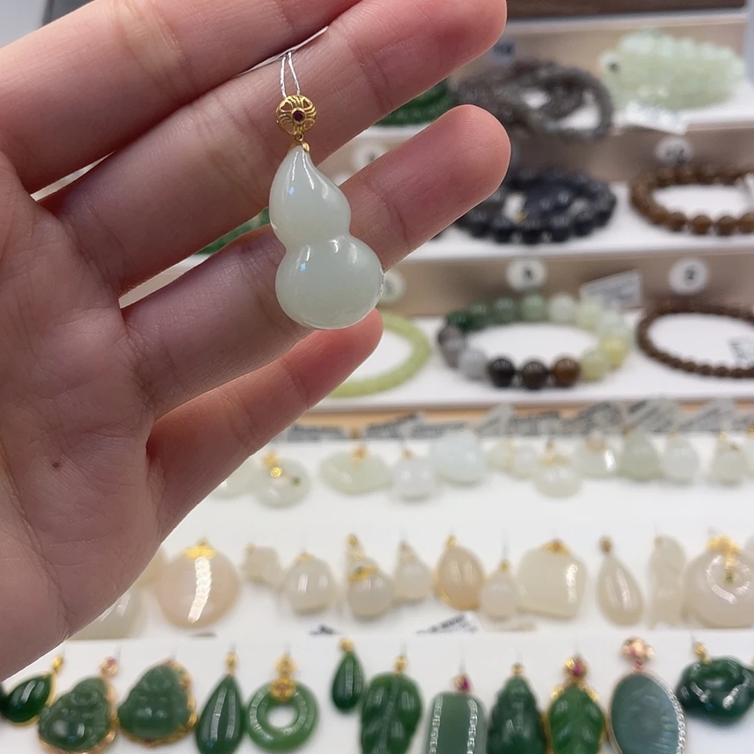 和田玉18K金镶嵌吊坠(赠链)