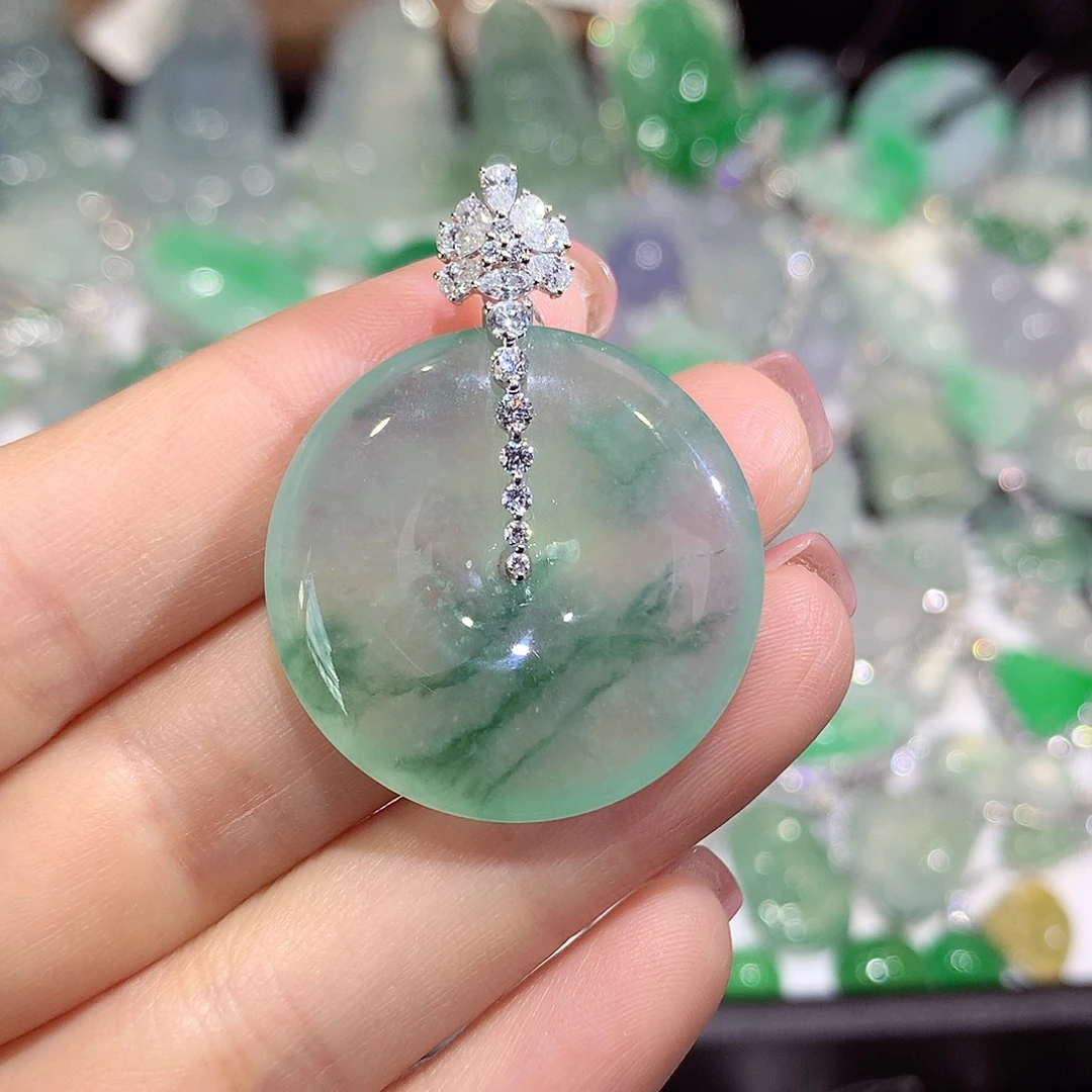 翡翠18K金镶嵌颈饰扣