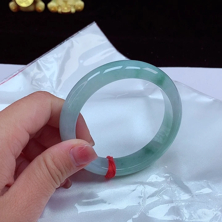 翡翠手镯未镶嵌圈口57