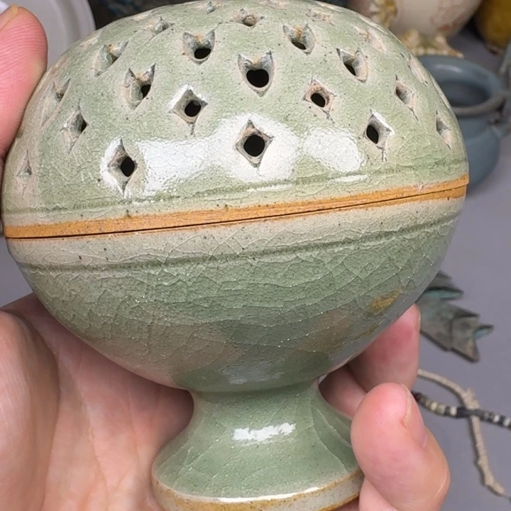 纵***海摆件陶瓷。