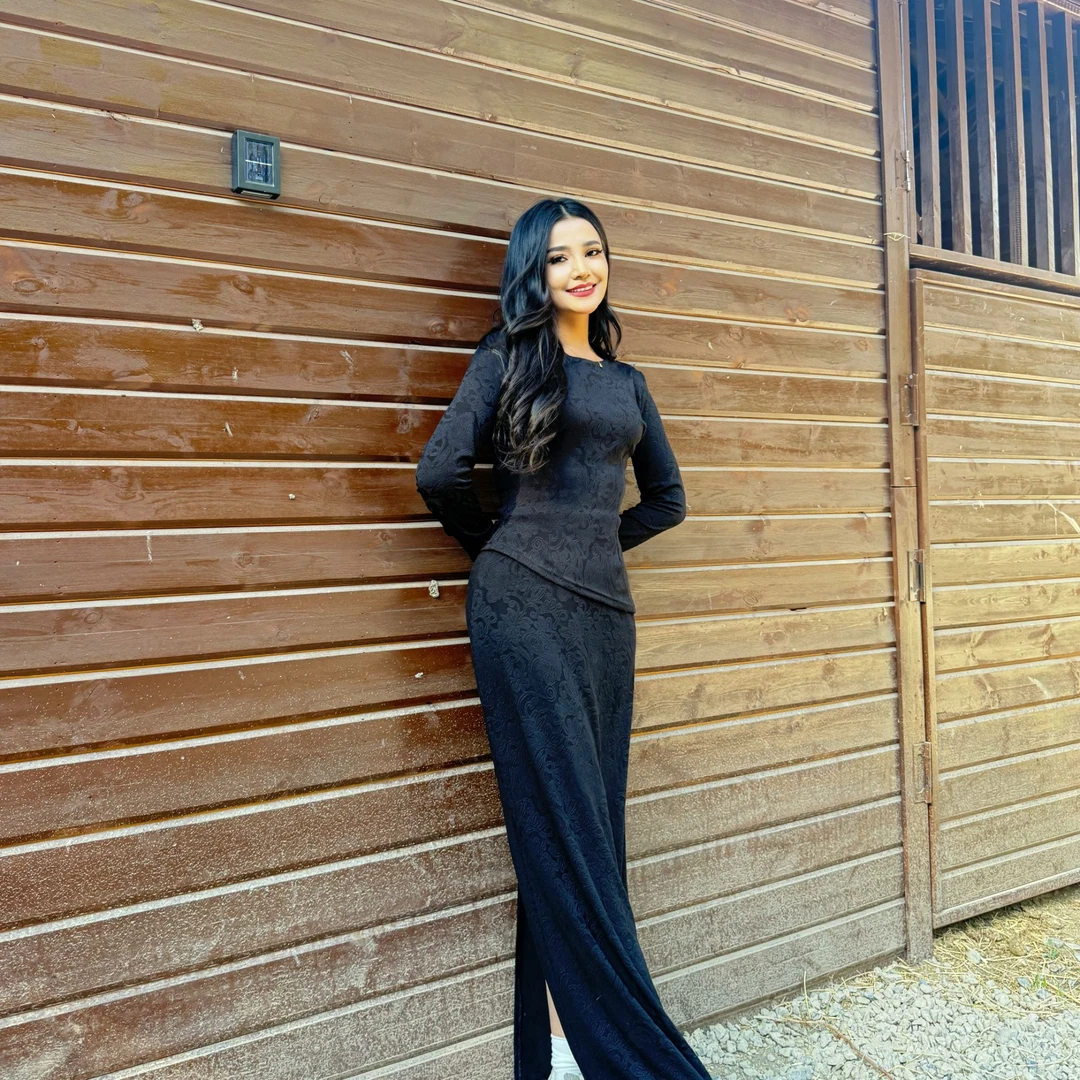 fargiz【百搭腰果】休闲时尚气质显瘦开叉修身半裙套装