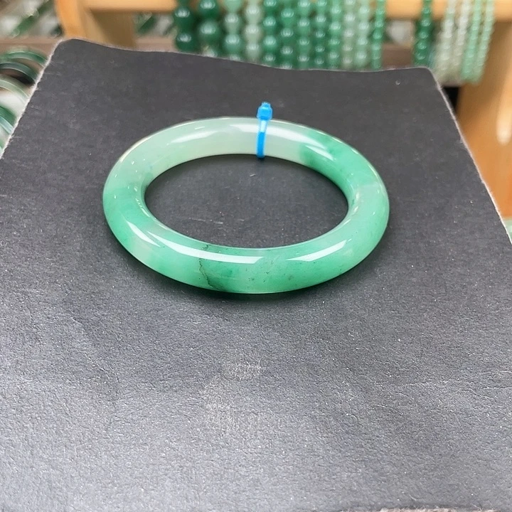 未镶嵌手镯石英质玉