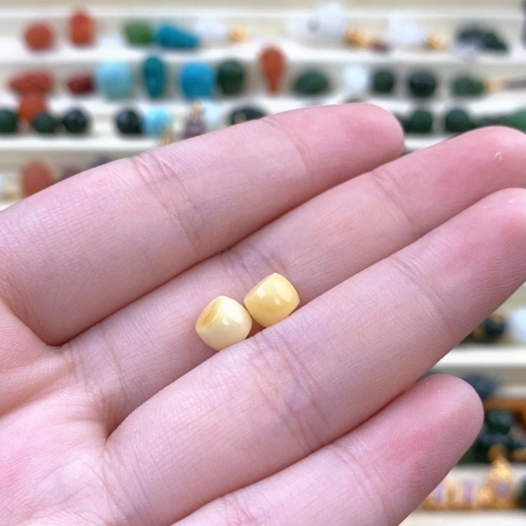 未镶嵌颈饰蜜蜡对珠