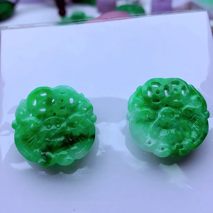 翡翠未镶嵌耳饰…．．