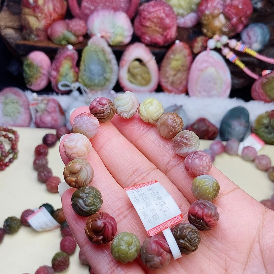 颈饰未镶嵌石英质玉（盐源）