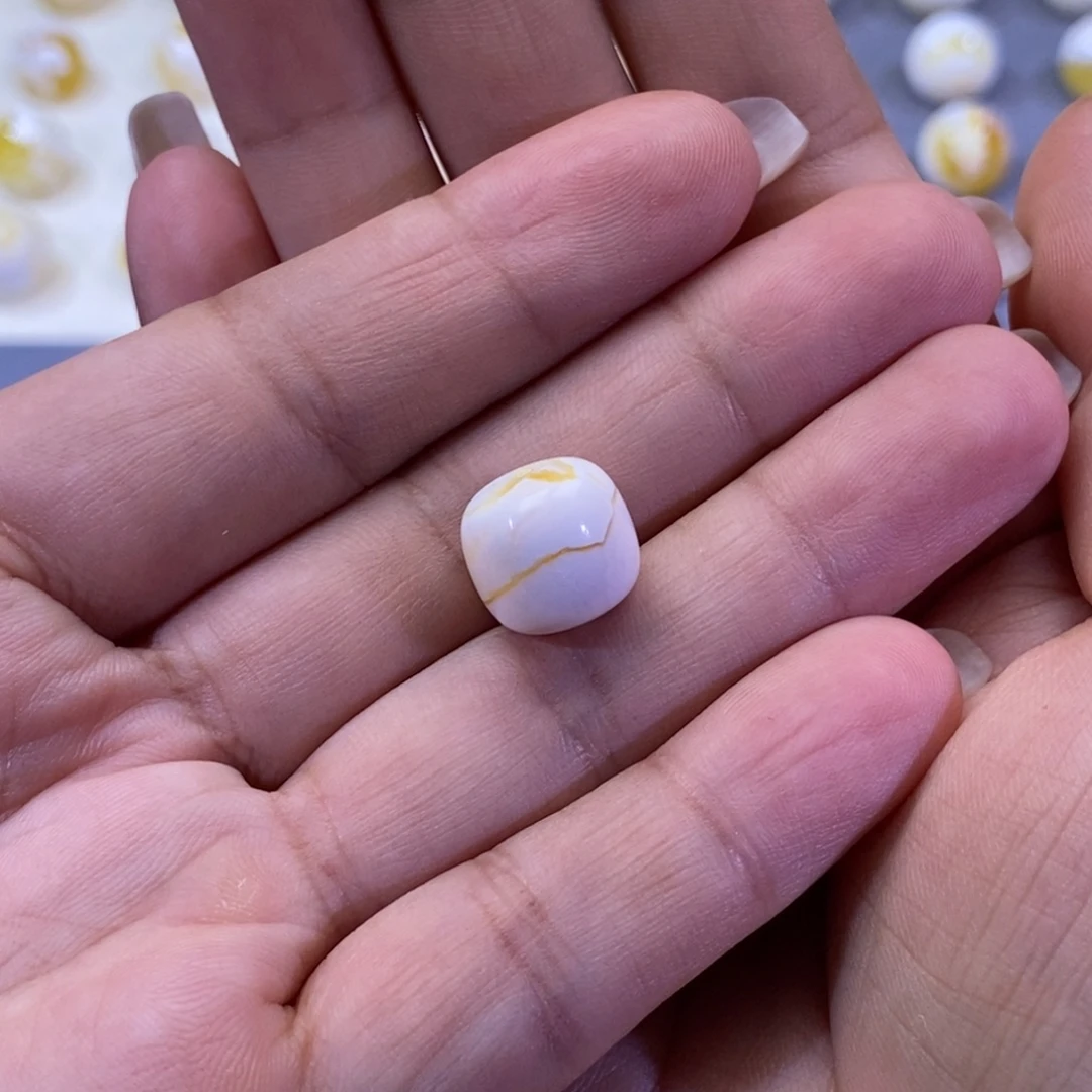 大***亮未镶嵌琥珀珠宝奇石