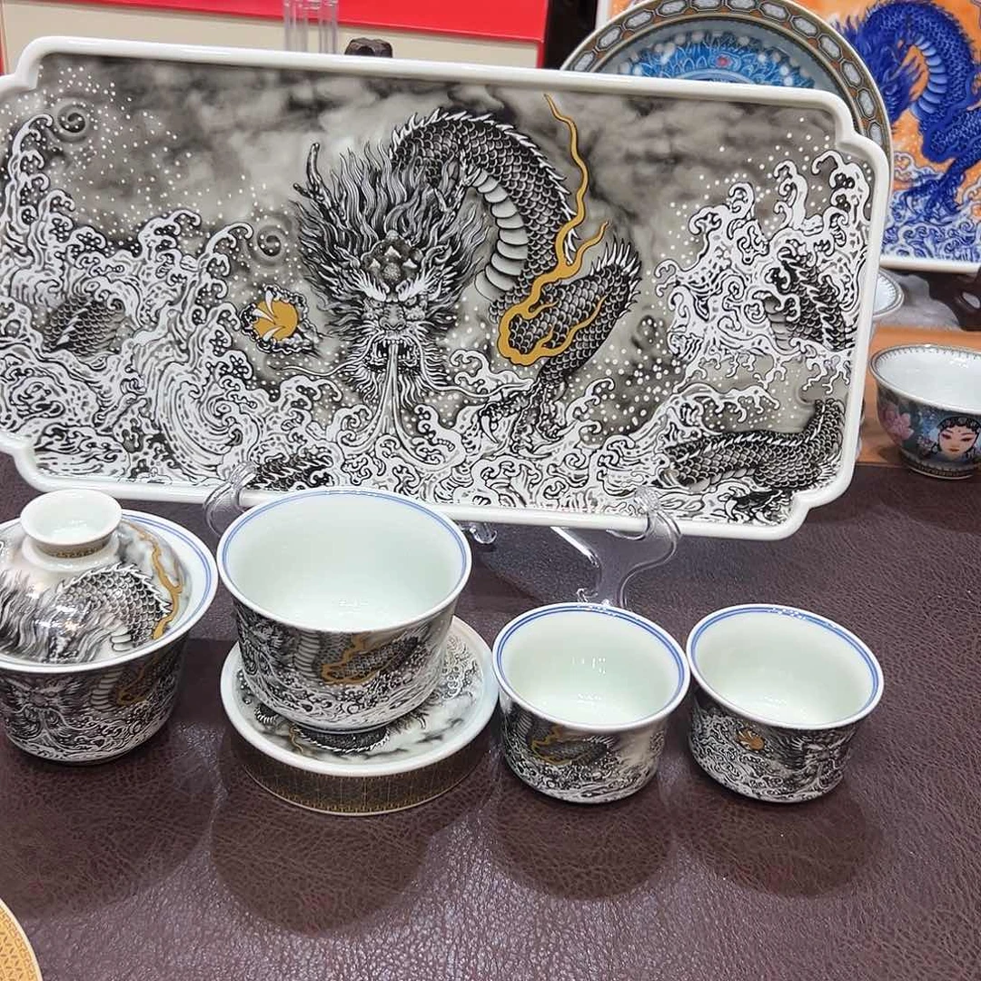 摆件景德镇陶瓷学院等单位联合举办了多项