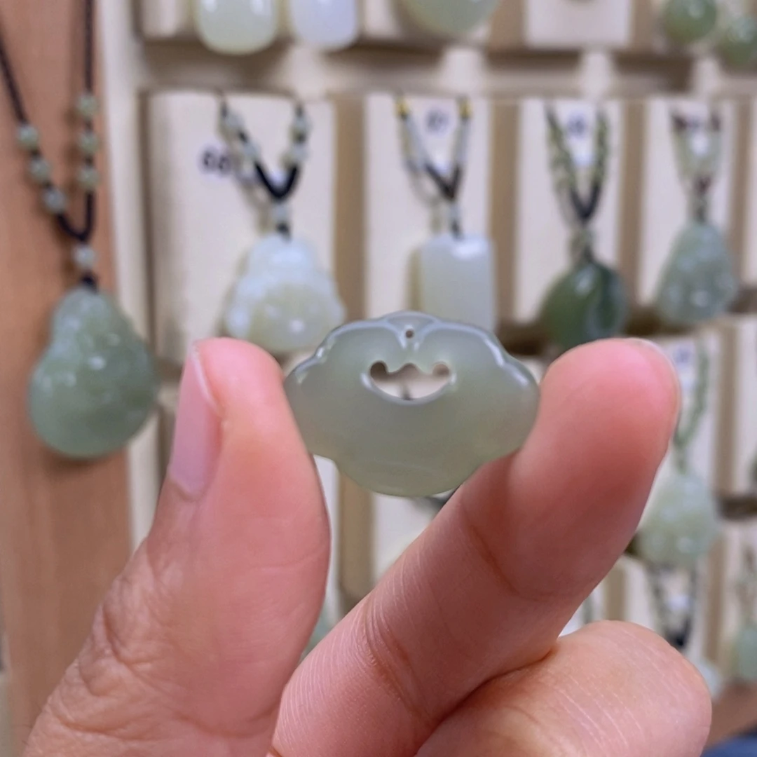 㫪***和田玉未镶嵌颈饰