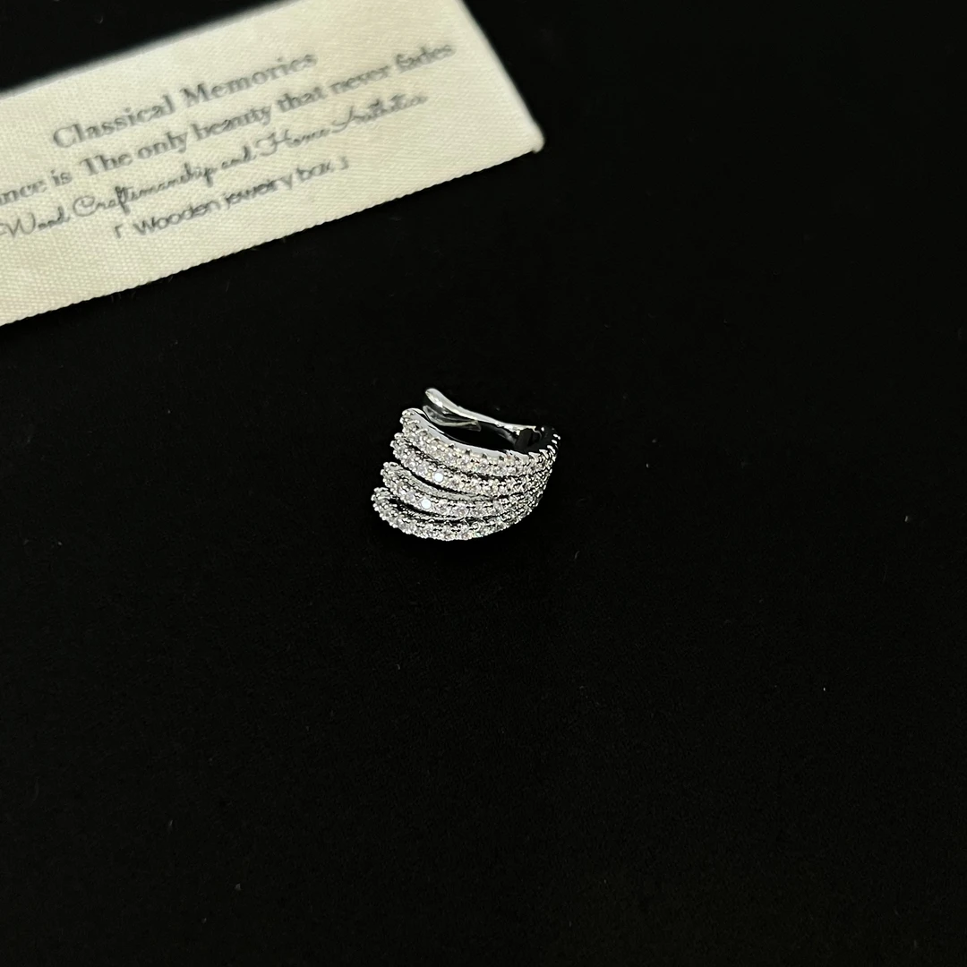 铜合金合成锆石耳饰 个性多层密镶斜排银色耳骨夹852