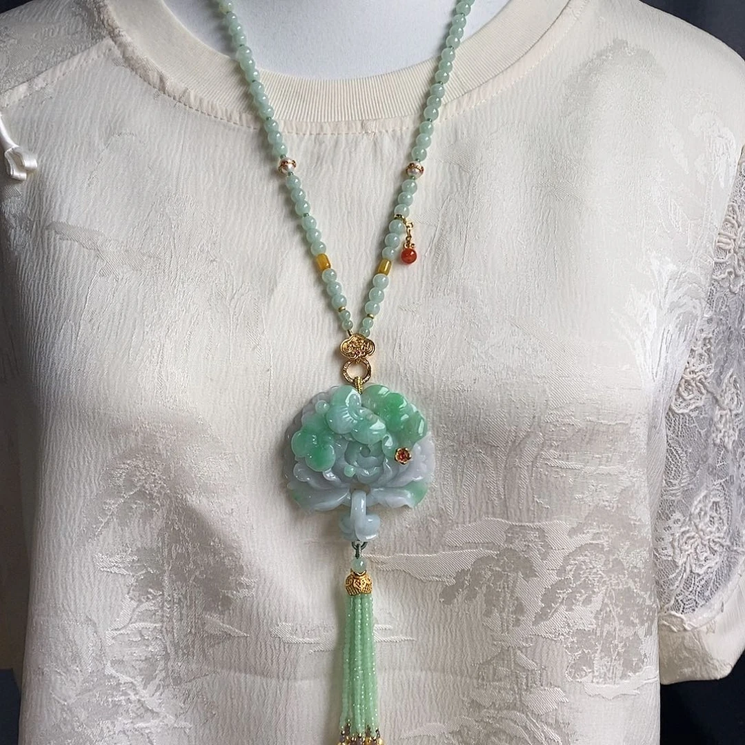 翡翠未镶嵌吊坠(赠链)