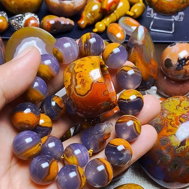 赵***依未镶嵌颈饰玛瑙/玉髓