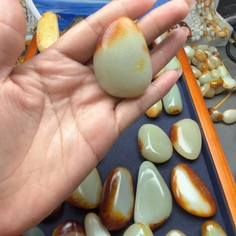 和田玉颈饰未镶嵌一**华