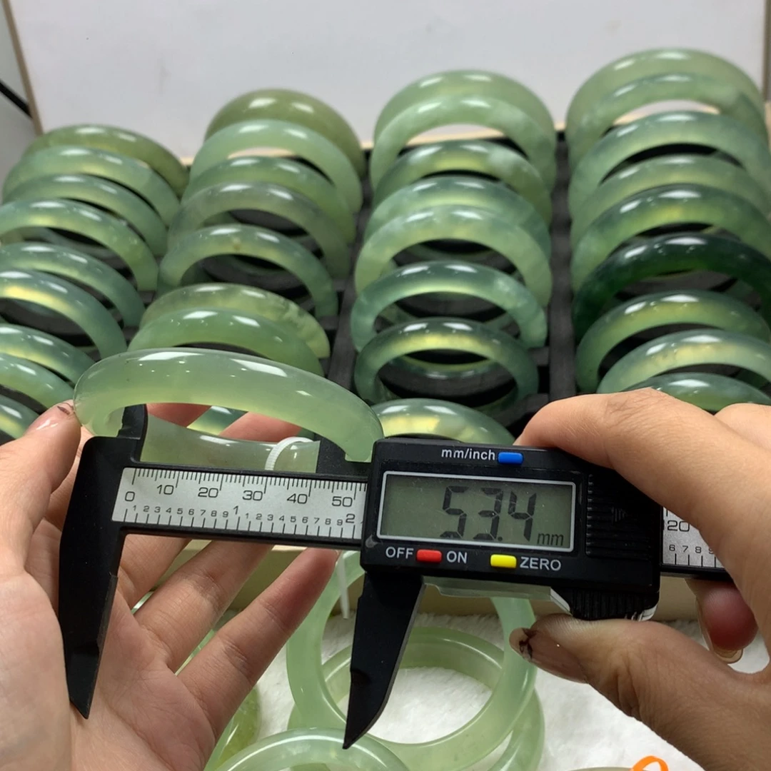 蛇纹石玉未镶嵌手镯95
