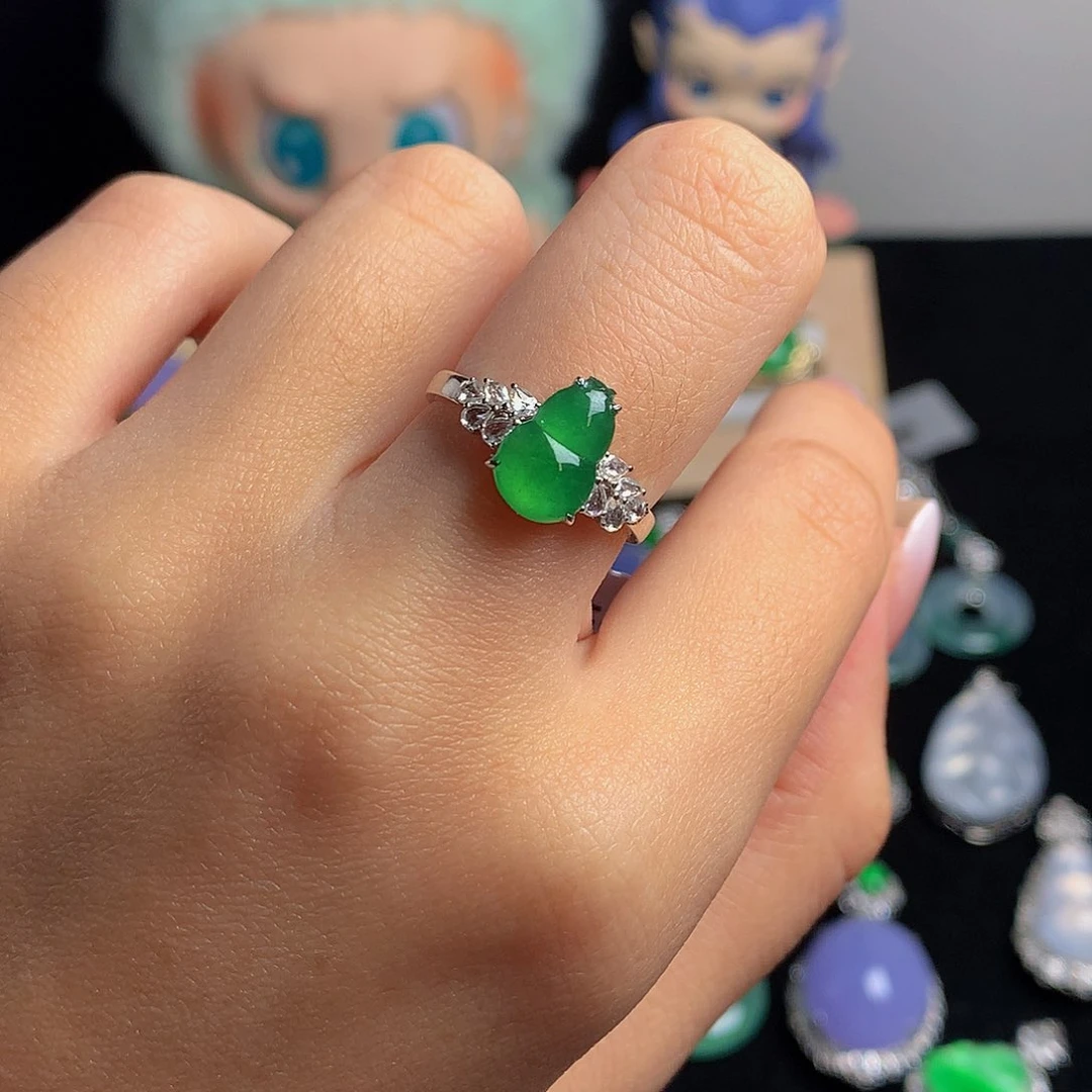 颈饰18K金镶嵌翡翠