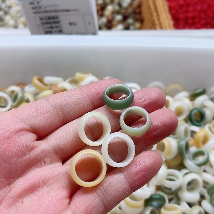 白玉菩提吊坠瑕疵跑环5颗