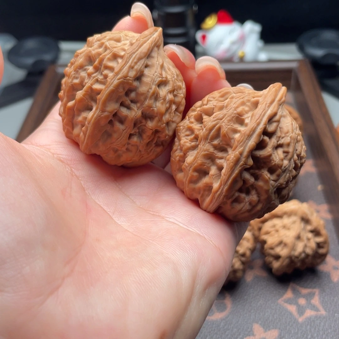 文玩核桃赤龙鸡心33
