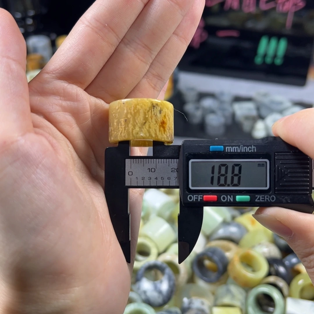 蛇纹石玉未镶嵌戒指