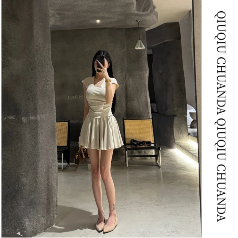 秋秋穿搭推荐  2025（减龄神器）修身净版短袖小裙套装  W88801