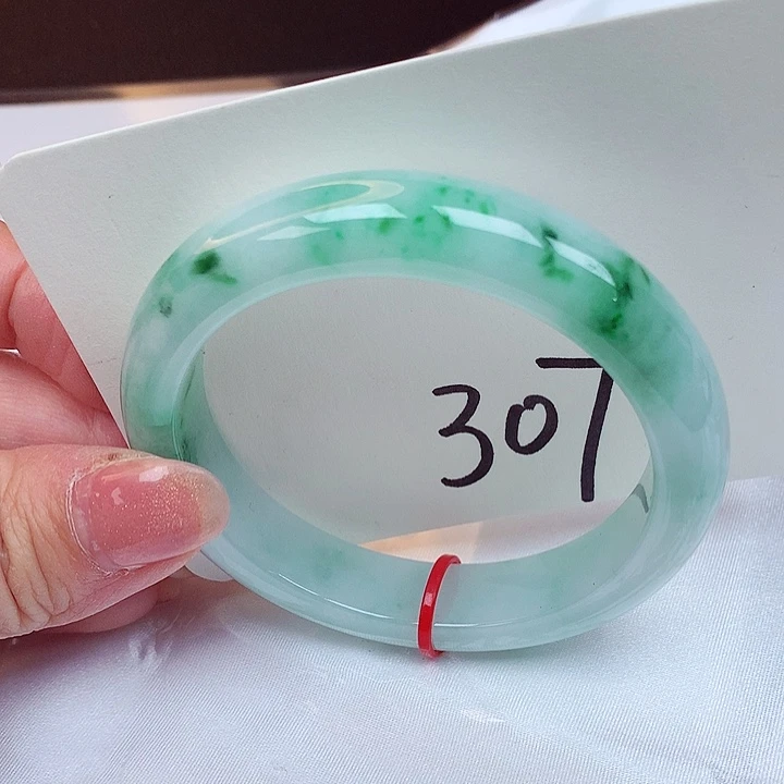 翡翠手镯未镶嵌翡翠