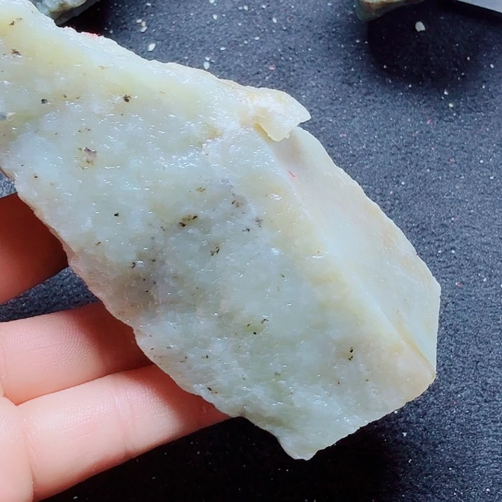 未镶嵌和田玉（糖玉）珠宝半成品