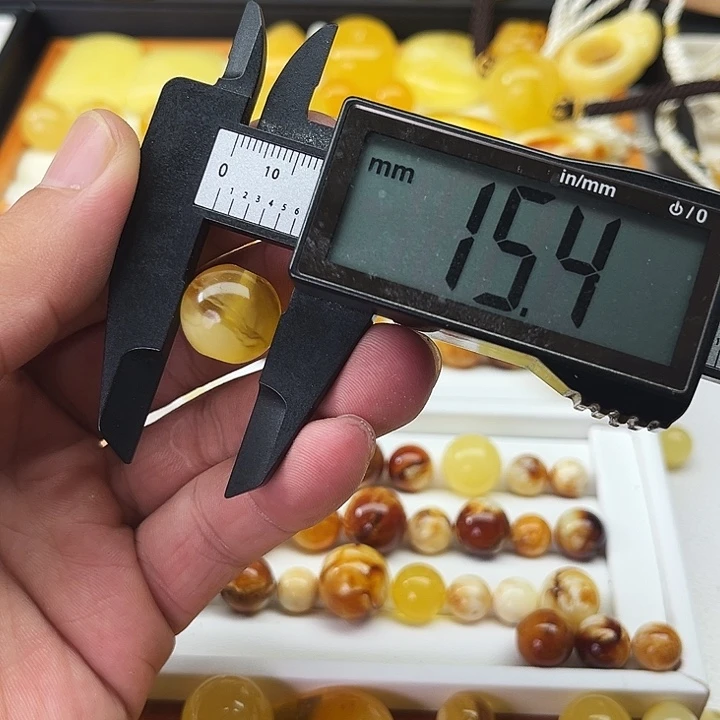 琥珀颈饰未镶嵌47