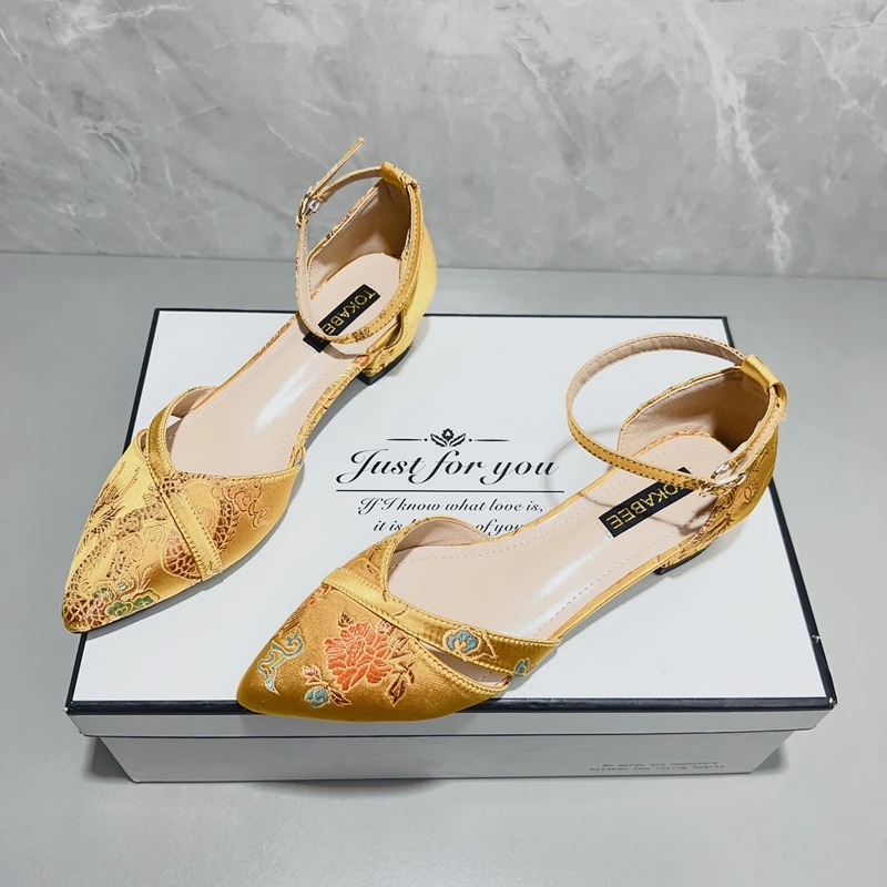 新中式龙凤刺绣粗跟凉鞋女2025春夏款中空一字扣尖头显瘦低跟女鞋