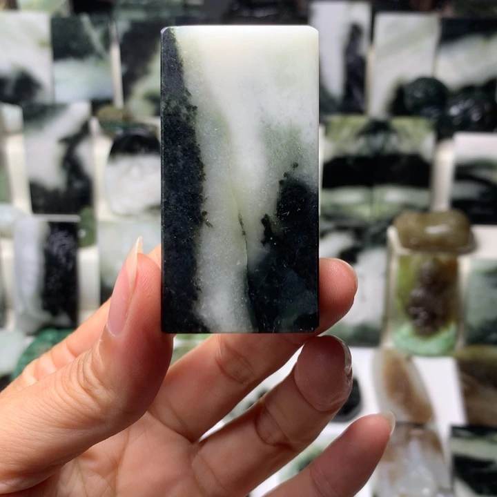 独山玉未镶嵌颈饰