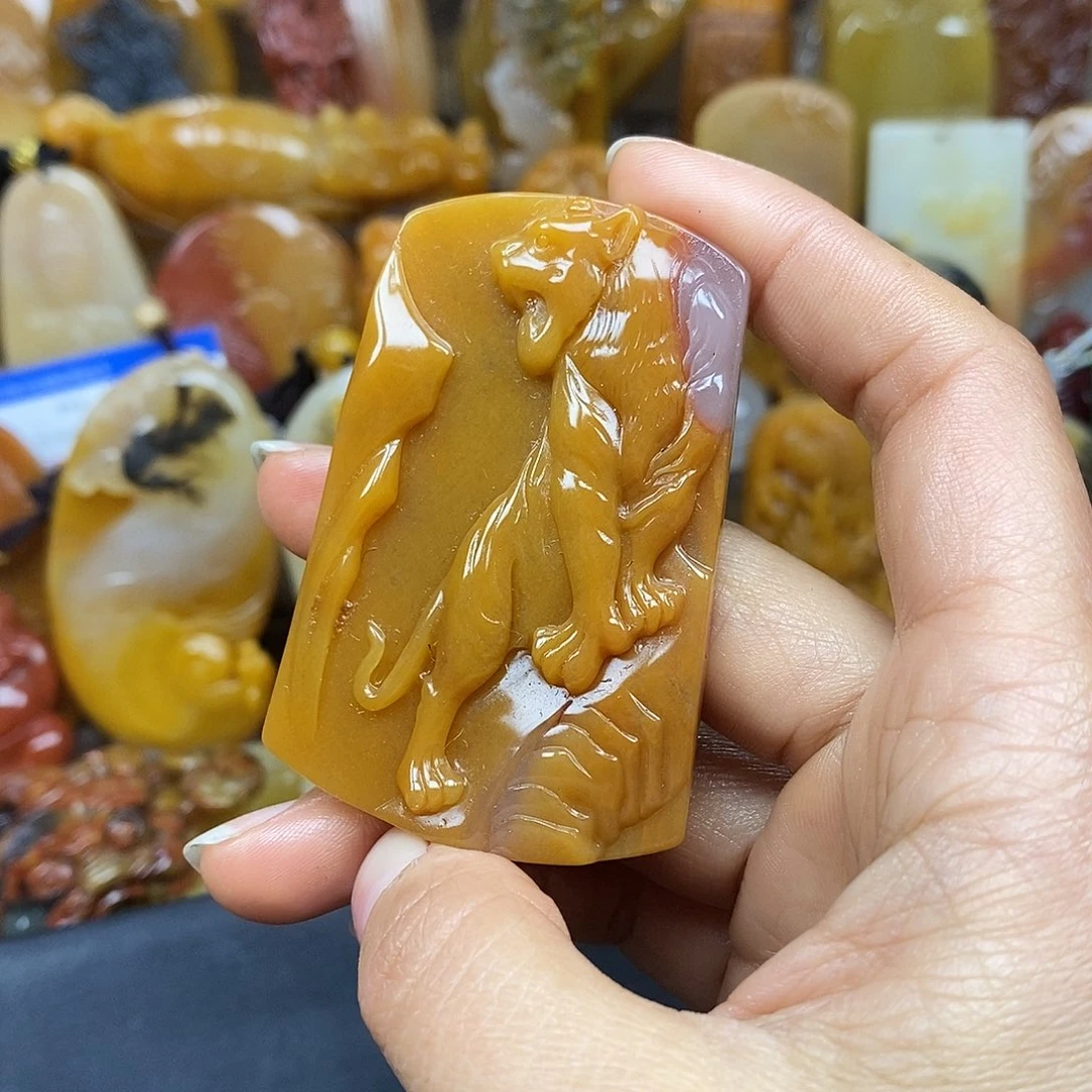 石英质玉（黄龙玉）颈饰未镶嵌