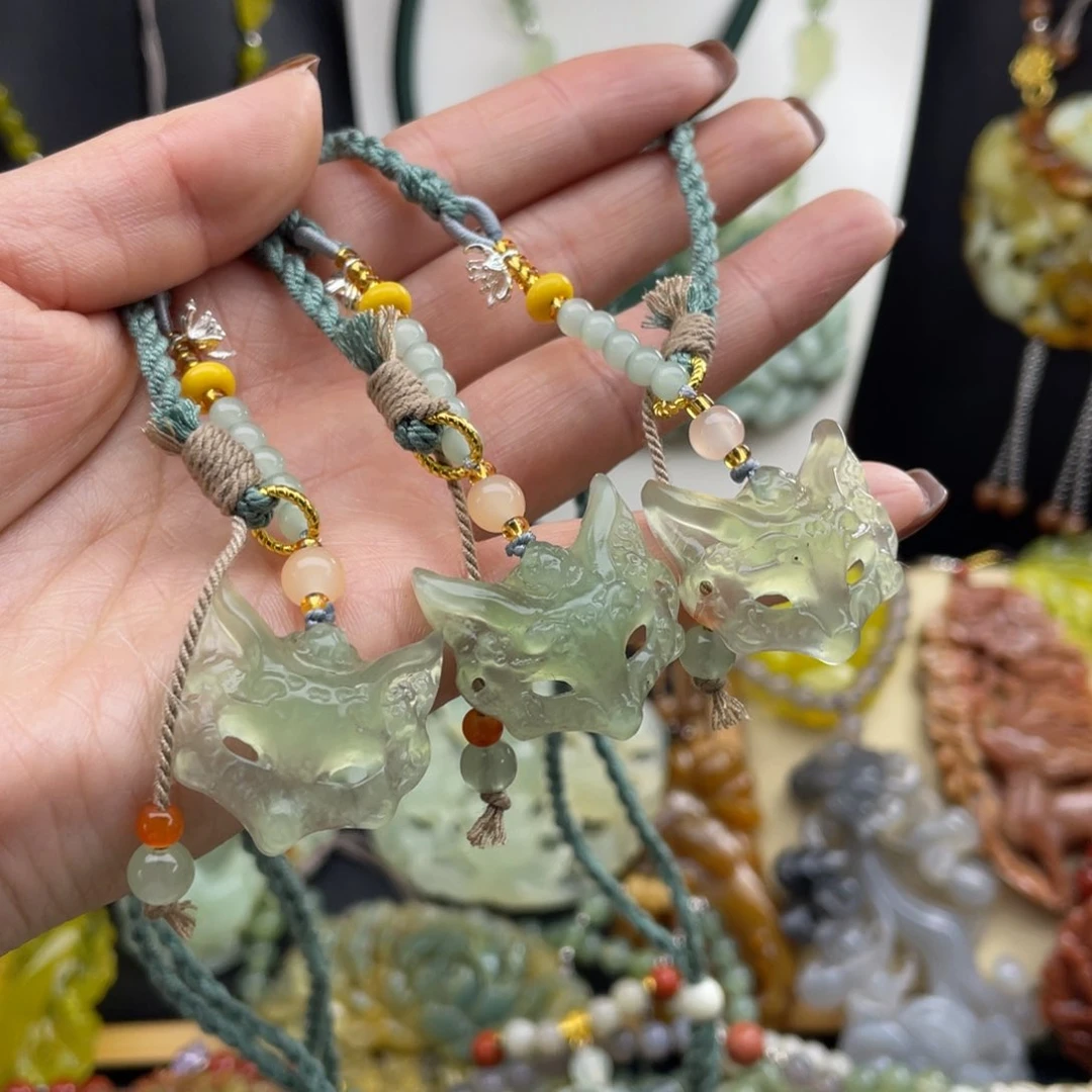 未镶嵌蛇纹石玉颈饰