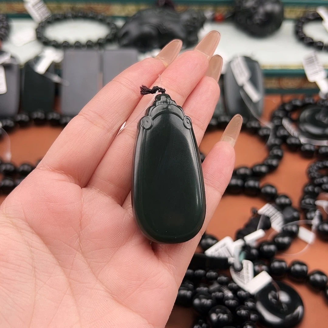 祥***雪和田玉未镶嵌手串